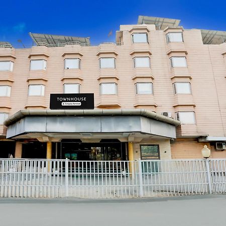Super Townhouse Padav Square Gwalior Formerly Hotel Shelter Luaran gambar