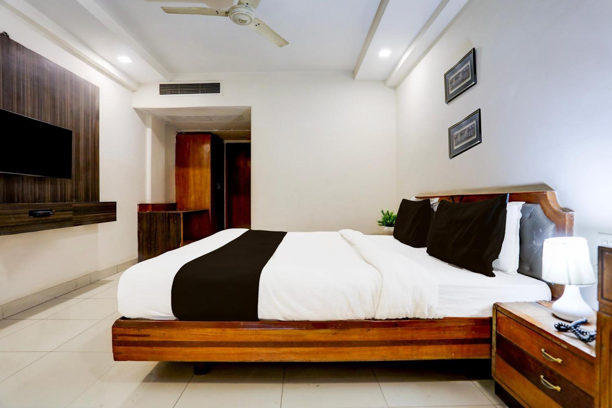 Super Townhouse Padav Square Gwalior Formerly Hotel Shelter Luaran gambar