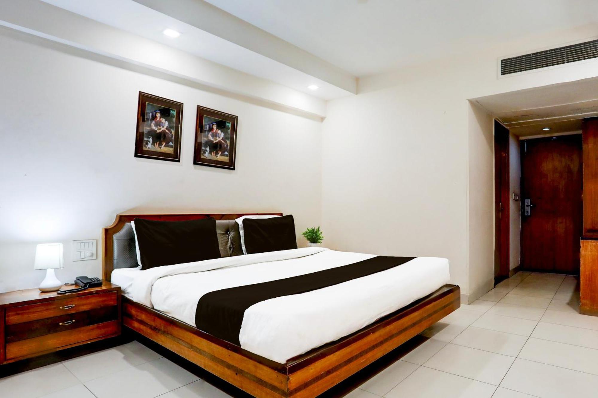 Super Townhouse Padav Square Gwalior Formerly Hotel Shelter Luaran gambar