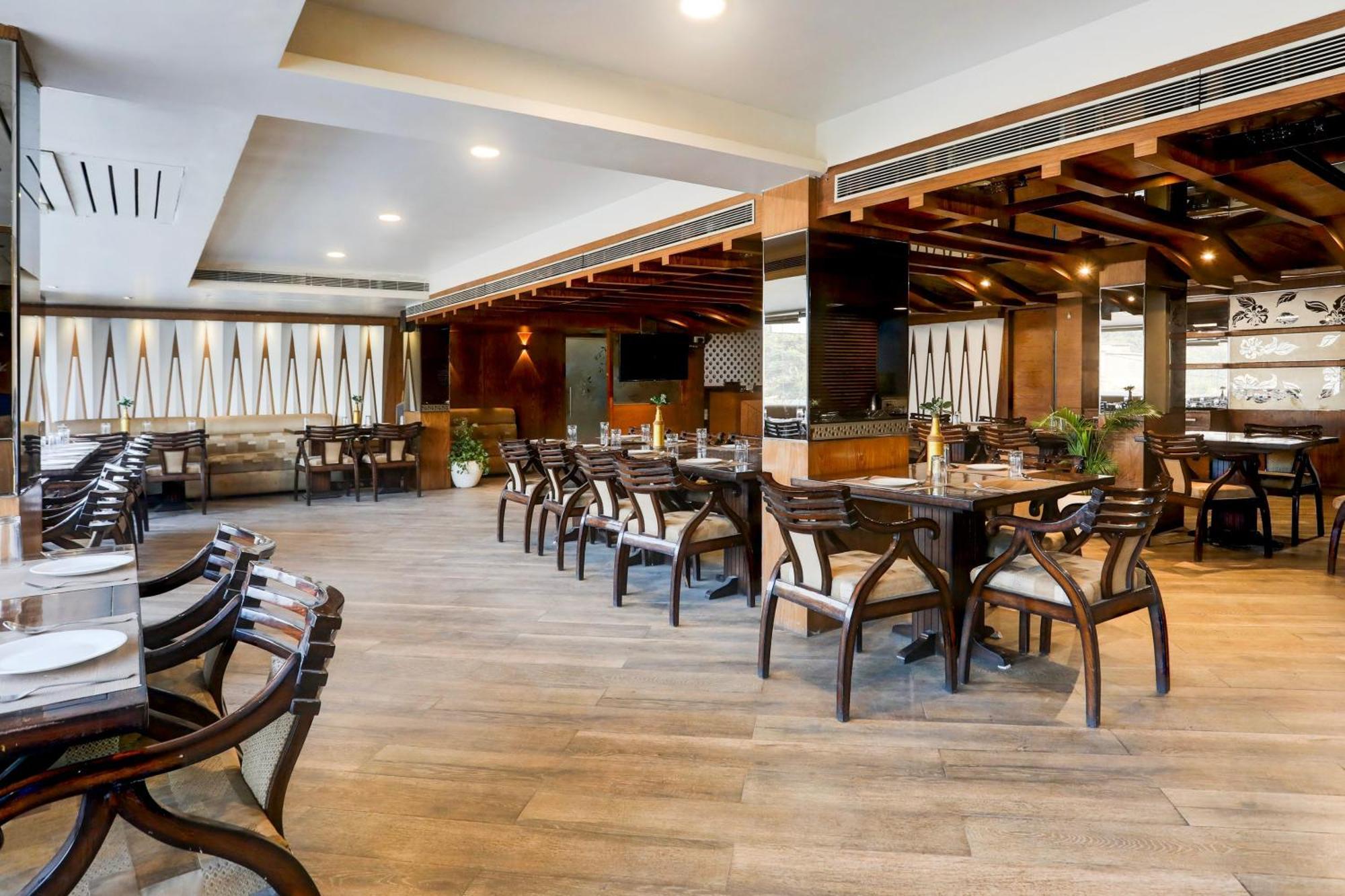 Super Townhouse Padav Square Gwalior Formerly Hotel Shelter Luaran gambar